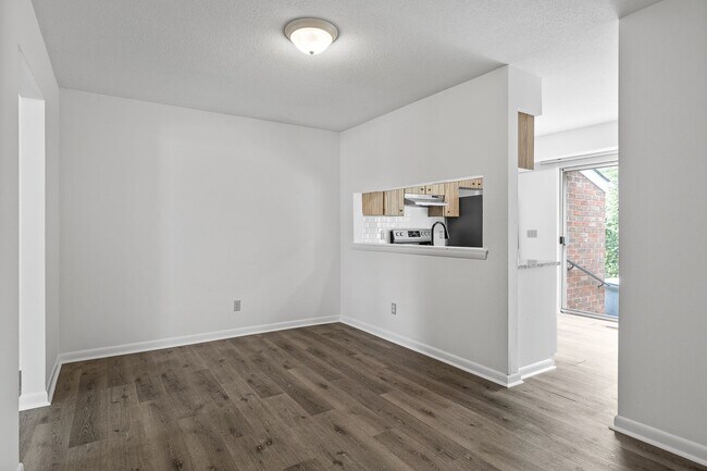 Foto del edificio - 3414-3416 Betty Ln
