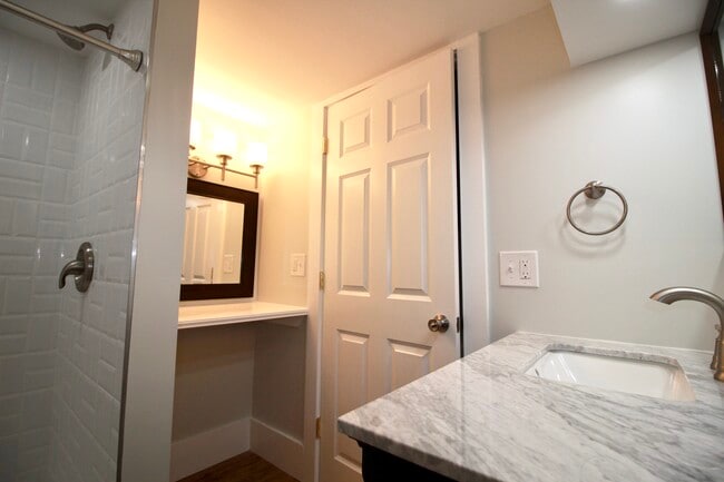 Building Photo - 6841 Buckingham Place