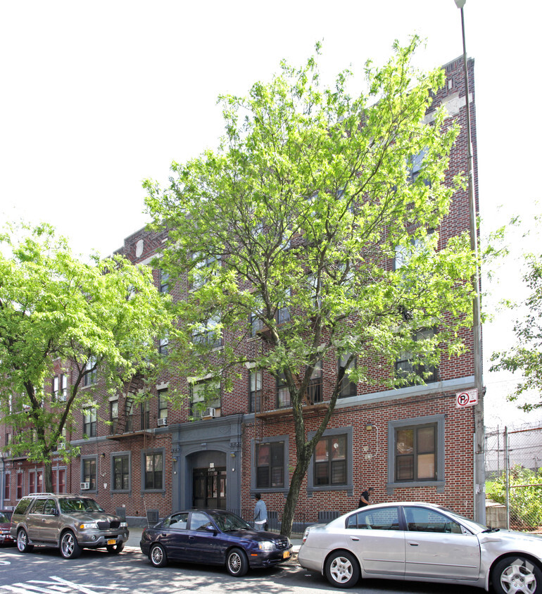Building Photo - Mary Court
