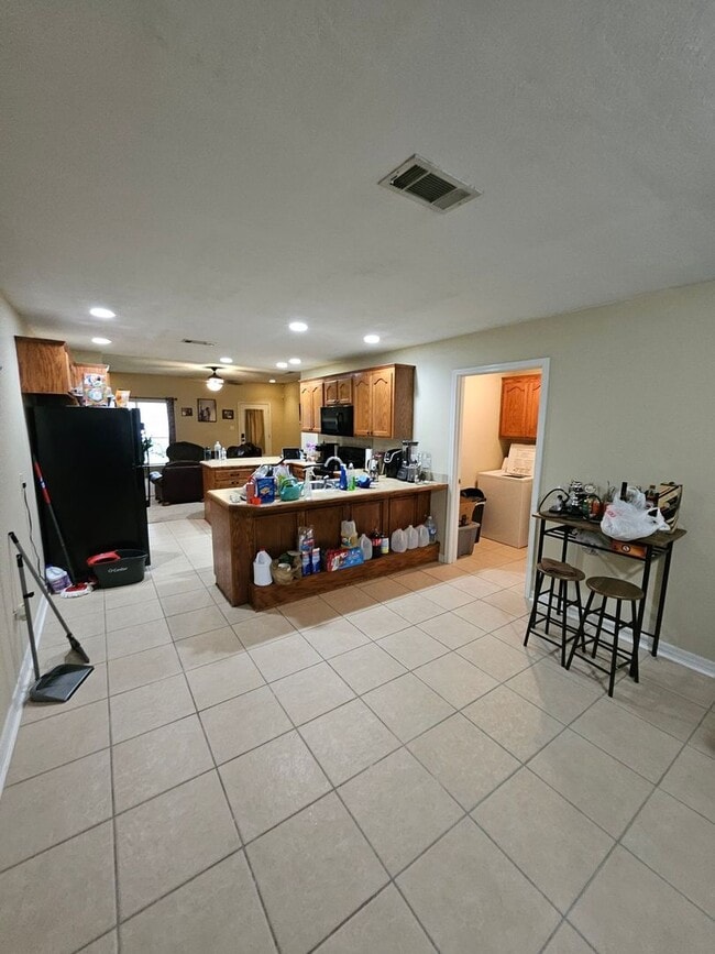 Building Photo - 6201 Fagan Cir