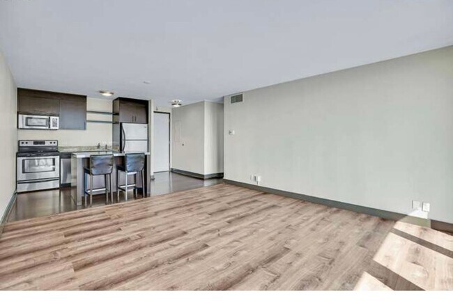 Building Photo - Harrison West Condos - 1 bed/1 bath w/balcony/parking/free laundry/pool (DOWNTOWN/PSU/OHSU)