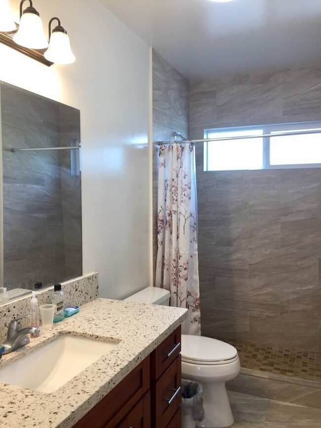 Building Photo - Aiea: 2 Bed, 1 Bath, 1 Parking, Duplex Unit