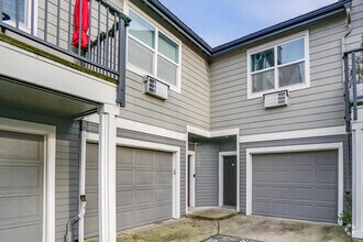 Building Photo - 1718 SE Halyard Ln