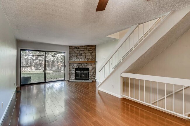 Sala de estar - 8787 W Cornell Ave