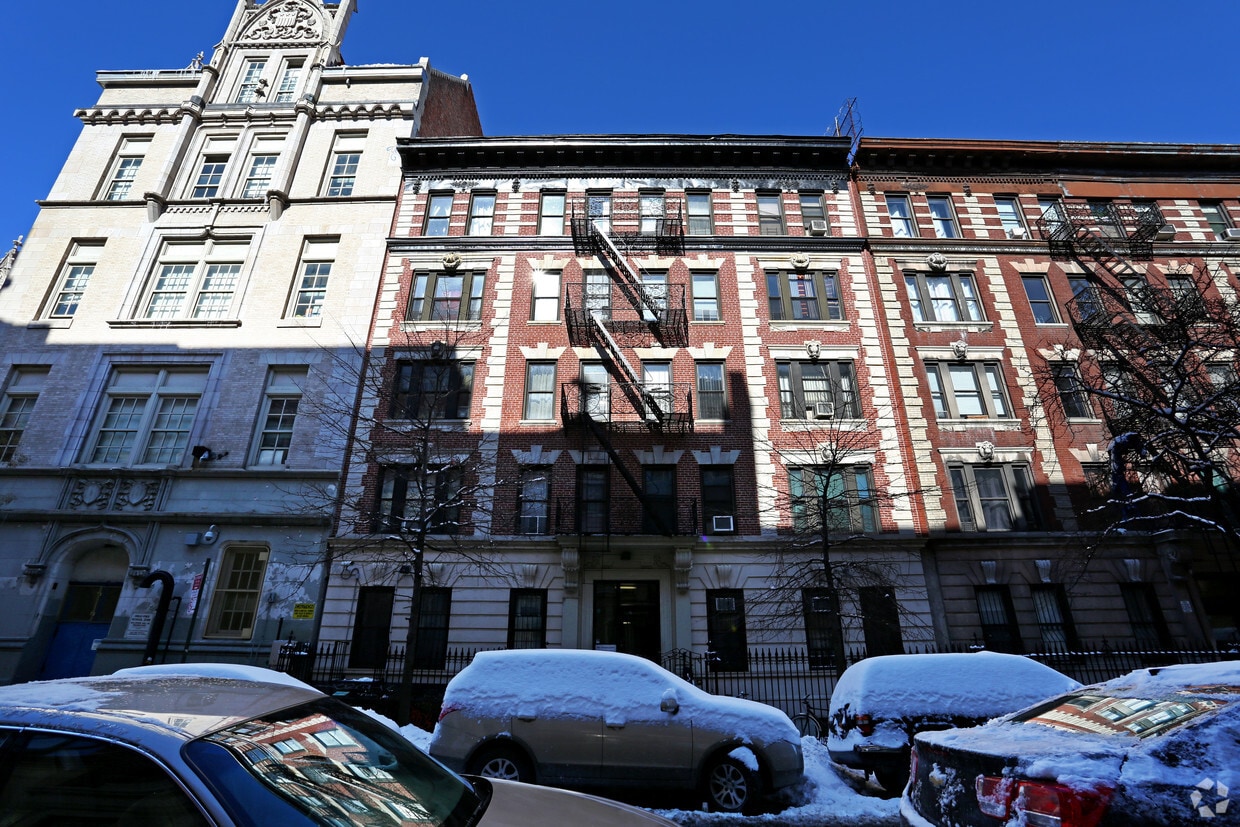 Building Photo - 215 W 108th St