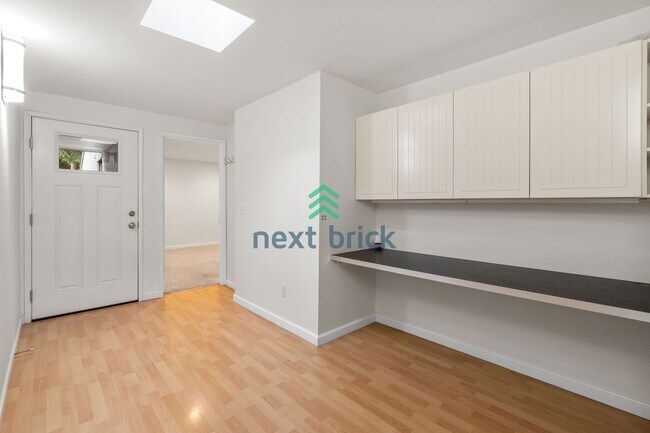 Foto del edificio - 2 BED & 1.75 BATH FOR RENT