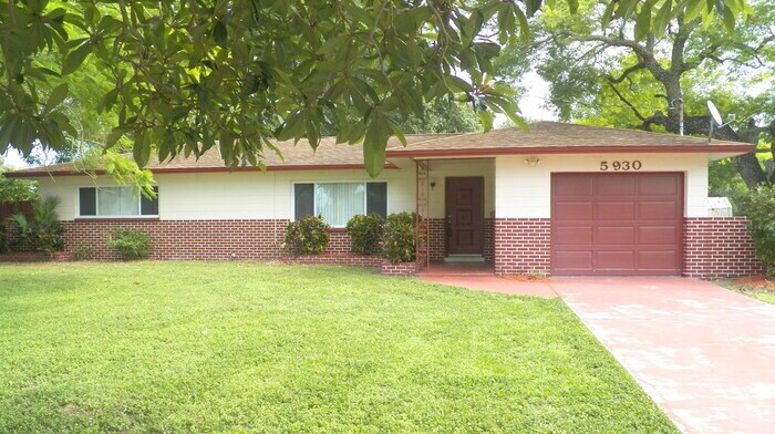 Primary Photo - Spacious 3/2 home!