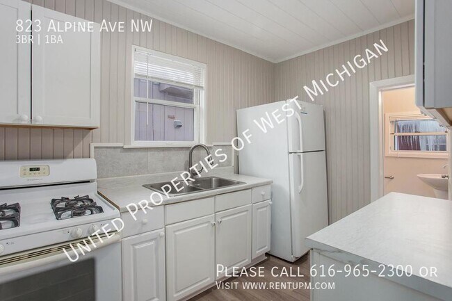Building Photo - Available Now | Charming 3 Bed, 1 Bath Hom...