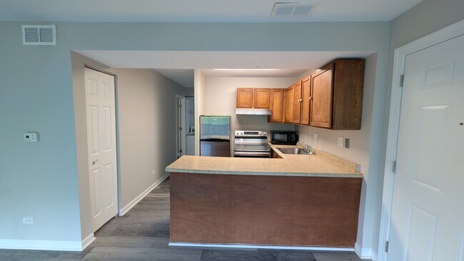 Building Photo - 5534 E Lake Dr