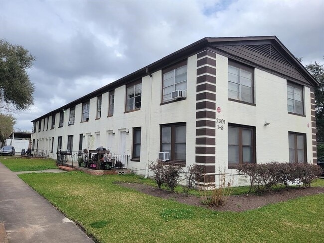 Building Photo - 7301 Capitol St