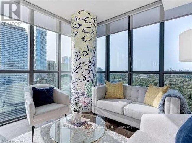 Photo du bâtiment - 101 Charles St E