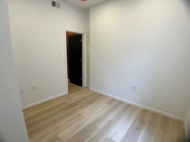 Building Photo - 3010 N Marvine St