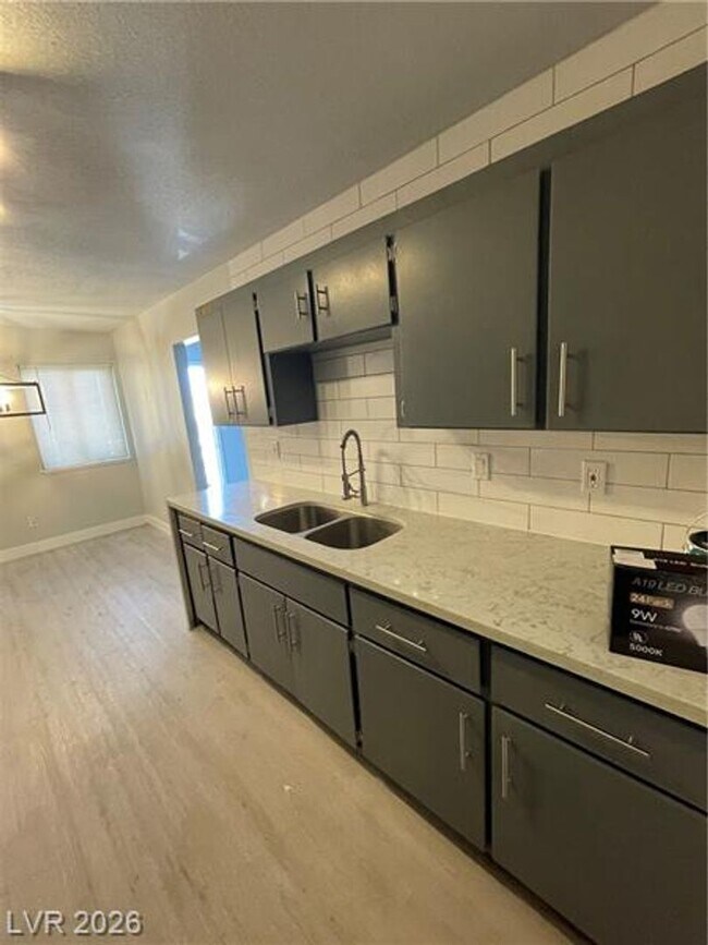 Foto del edificio - 466 E Sunset Rd