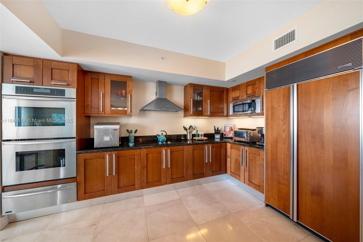 Foto principal - 3301 NE 183rd St