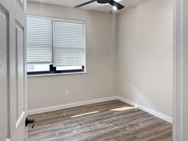 Foto del edificio - 530 Lucy Rd