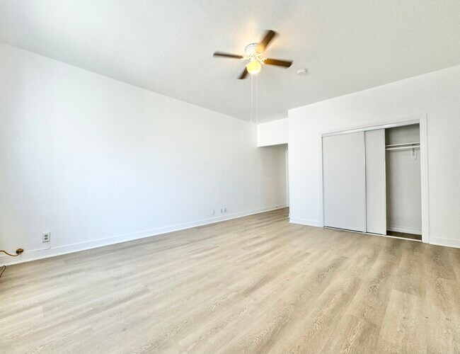 Foto del edificio - 1200 S Hoover St