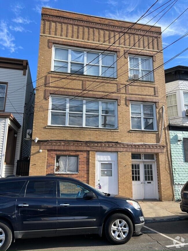 Building Photo - 598 67th St