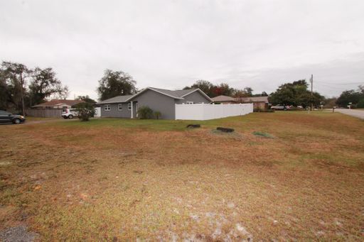 Building Photo - Deltona - 3 Bedrooms 2 Bathrooms - 1395.00
