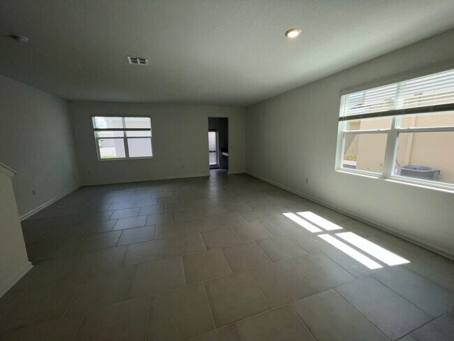 Building Photo - Nearly  New 4 bedroom 2.5 bath St. Cloud home features SOLAR PANELS, Stainless Appliances, and Qu...