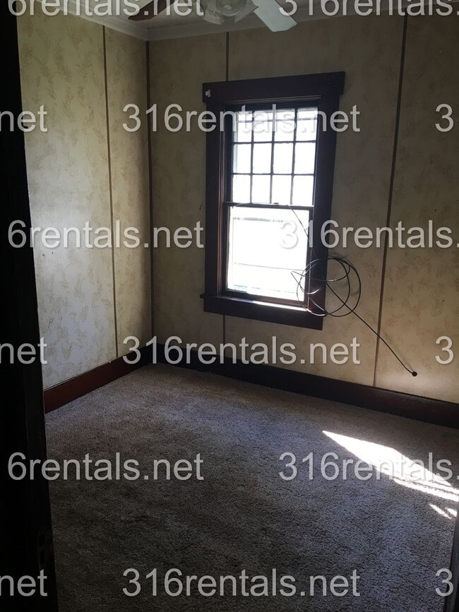 Building Photo - $799 - 2 bed 1 bath - Single Family