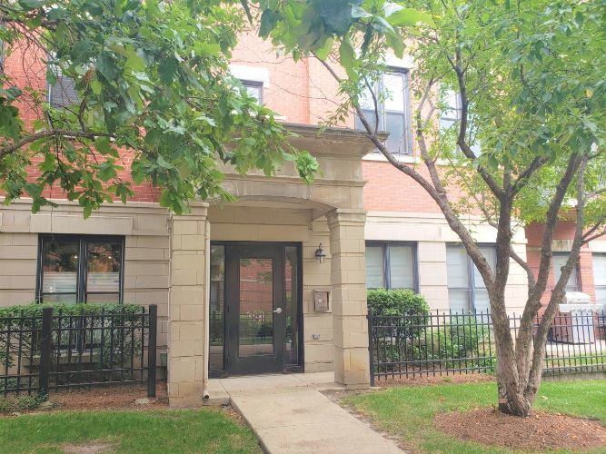 Primary Photo - 812 W College Pkwy