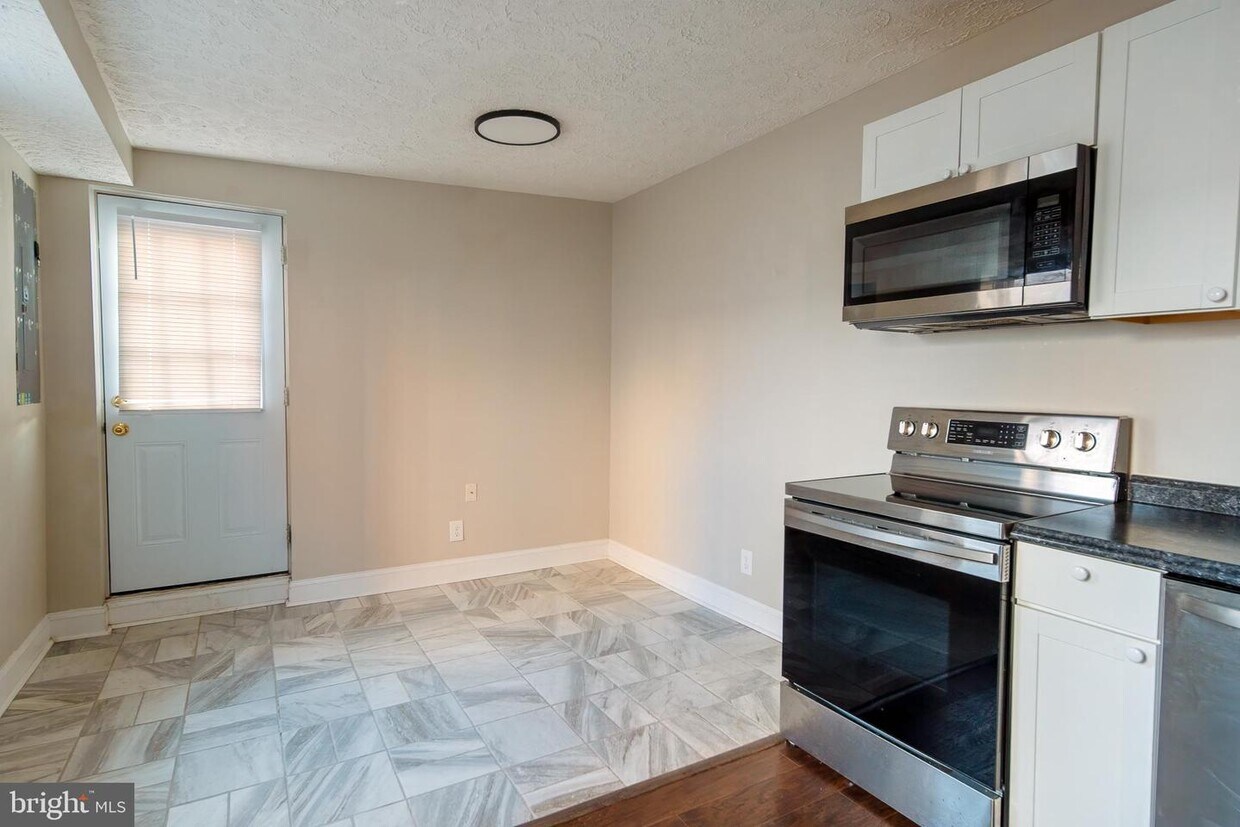 54 S Loudoun St Unit 2, Winchester, VA 22601 Room for Rent in