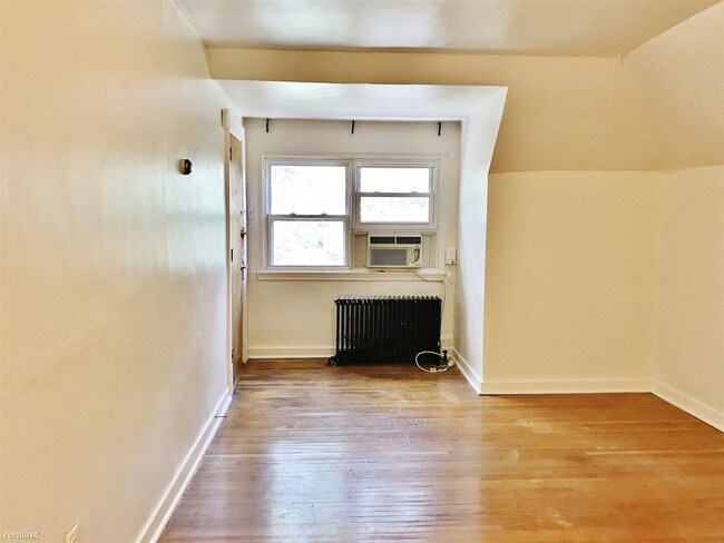 Building Photo - 1 br, 1 bath  - 335 S Negley Ave  December