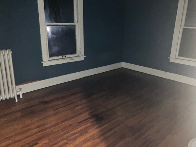 Building Photo - 405 Victoria Pl