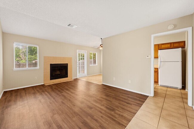 Foto del edificio - 7602 Woodstone Cove
