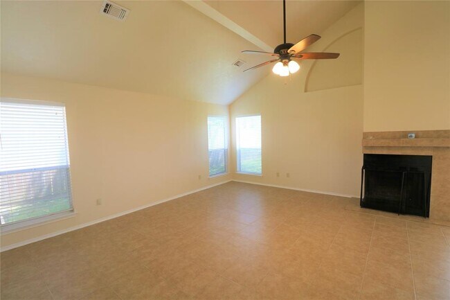 Building Photo - 603 Foxglove Dr