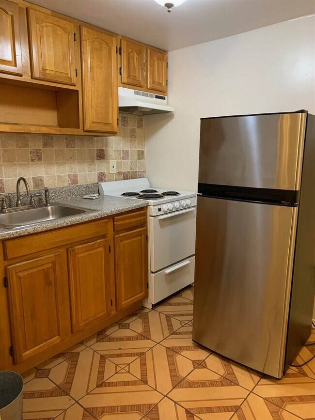 Building Photo - 415 Gregory Ave