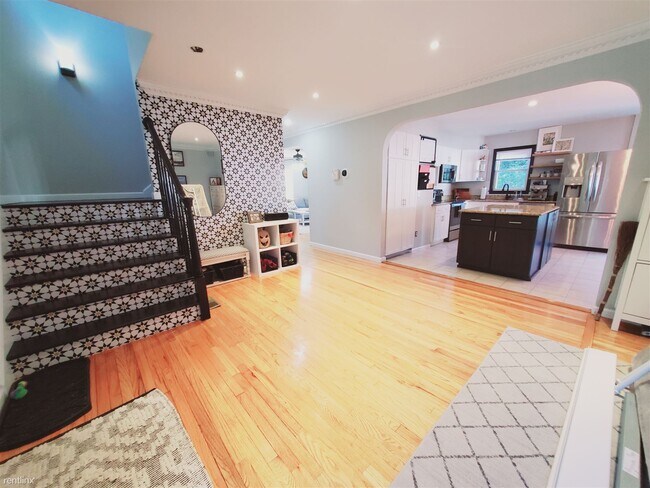 Building Photo - 3 br, 3 bath House - 14 Meadowpark Ave N