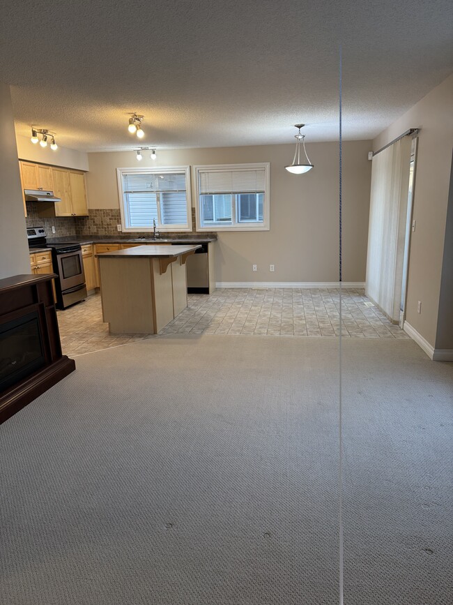 Building Photo - 12050 17 Av SW