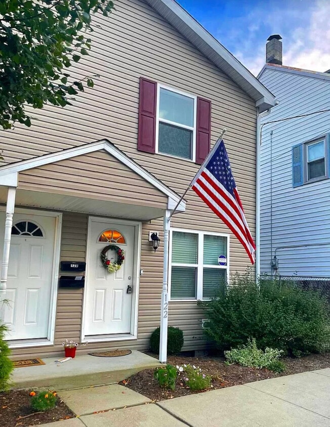 Frente - 122 Belvedere Ave