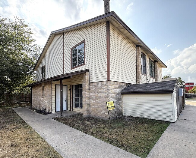 Foto del edificio - 1202 Covey Ln