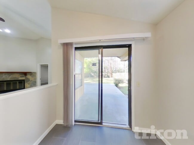 Building Photo - 2346 Blossom Ridge Dr N