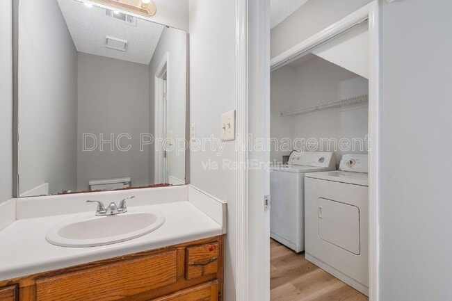 Foto del edificio - 8079 Creekstone Way