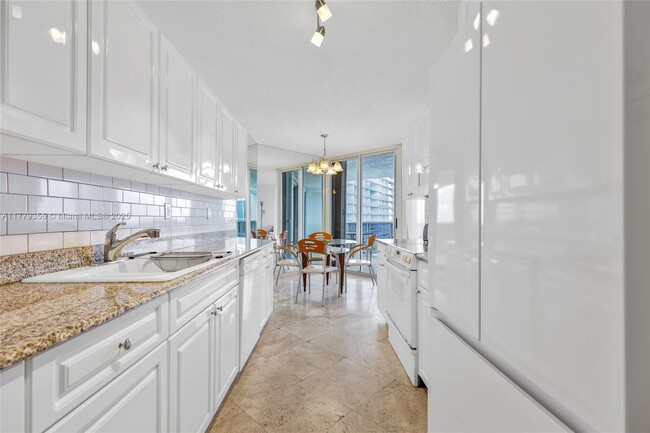 Foto del edificio - 16711 Collins Ave