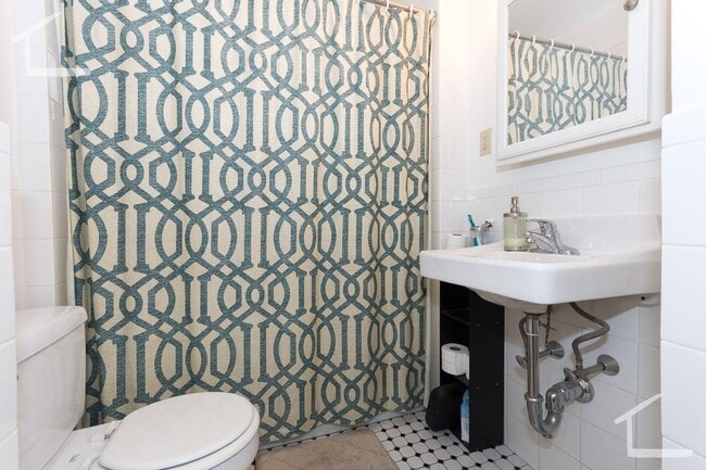 Building Photo - 76 Quint Ave