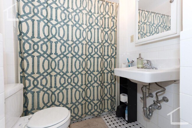 Foto del edificio - 9/1 No Fee! Spacious, pristine condition 1BR near Green Line!