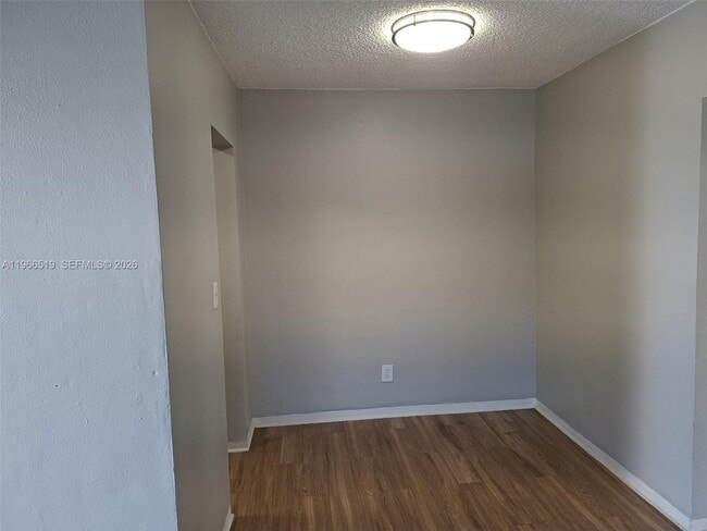 Foto del edificio - 13025 Emerald Dr