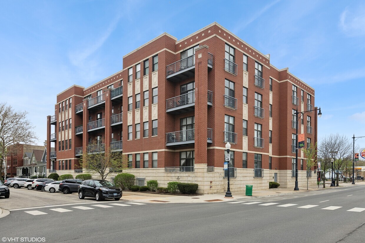 Primary Photo - 4011 N Francisco Ave