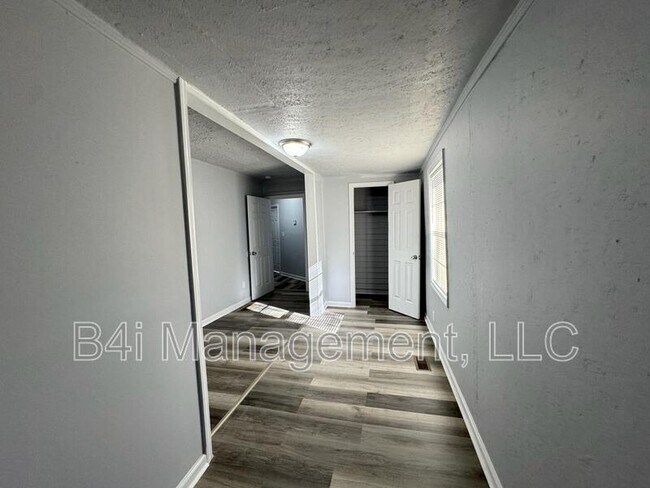 Building Photo - 1310 Forrest Ave