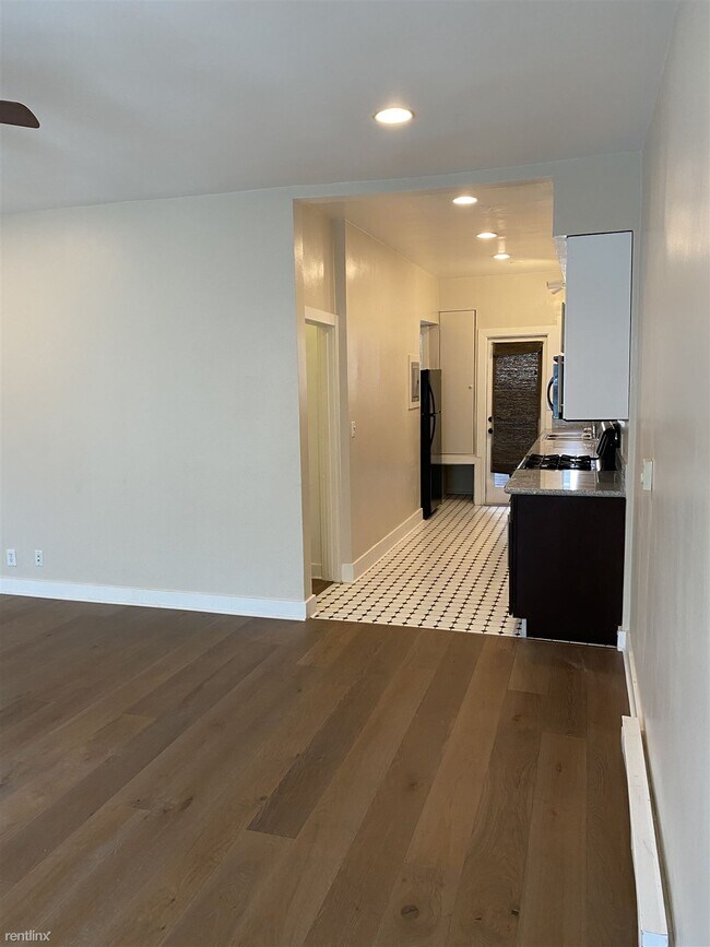 Foto del edificio - 1 br, 1 bath Duplex - 226 Columbia Avenue 226
