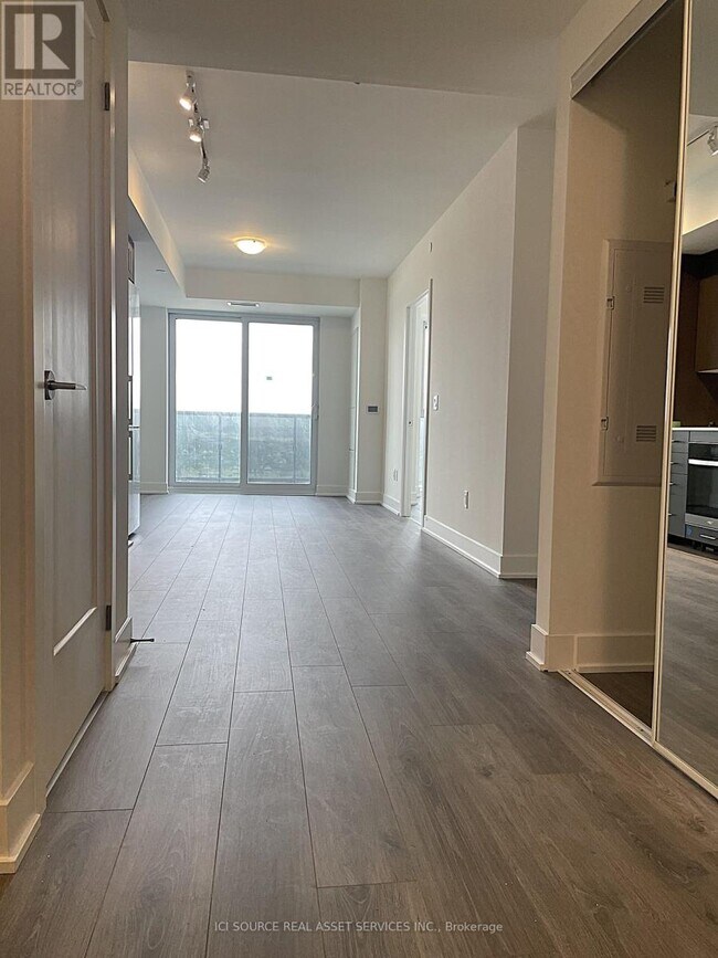 Photo du bâtiment - 2545-2545 Simcoe St N