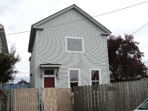 Building Photo - 1437 Albee St