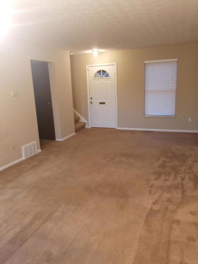 Building Photo - 5868 Hallridge Cir