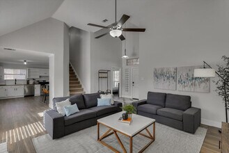 Building Photo - 516 Maywood Ln