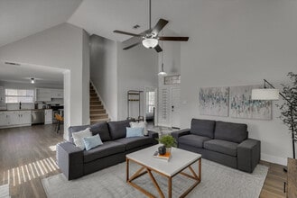 Building Photo - 516 Maywood Ln