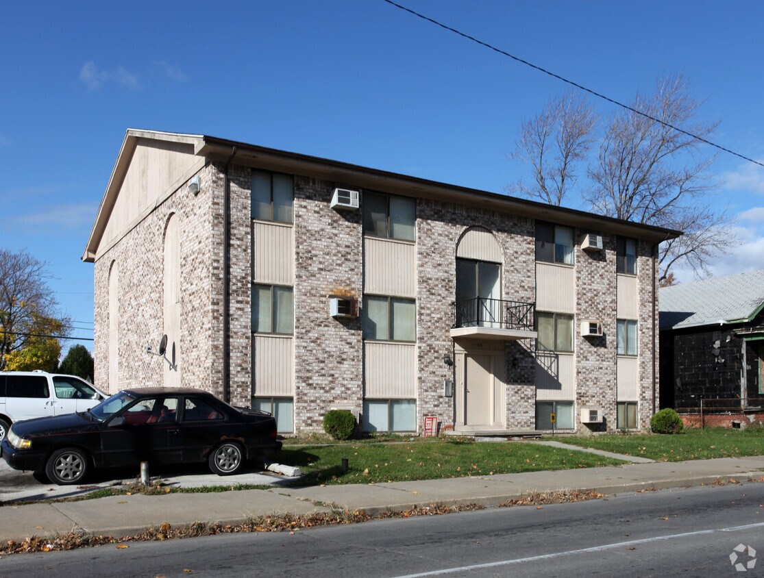 Primary Photo - 1154 Oak St